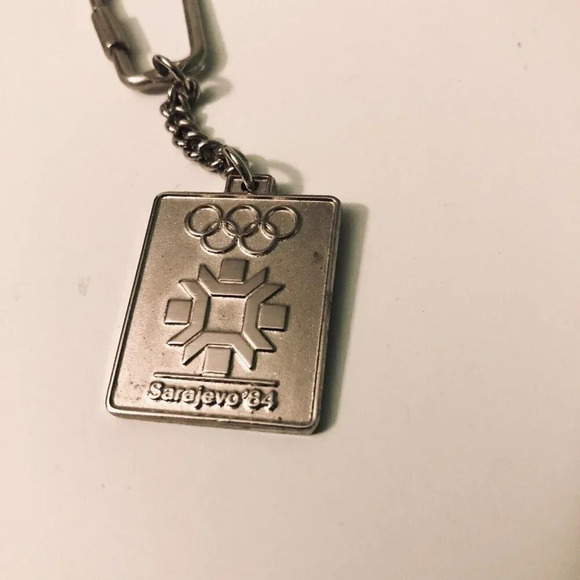 Vtg 1984 Olympic Games Sarajevo  Keychain Key Holder - Picture 2 of 10